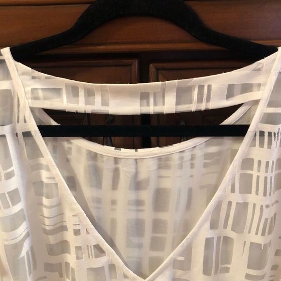 🌺🌼 Forever 21 White Blouse - Picture 3 of 6